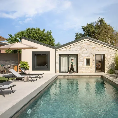 Moderne Mit Grossem Privatpool Bei Porec Radmani