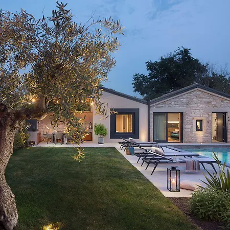 Prázdninový dům Moderne Mit Grossem Privatpool Bei Porec