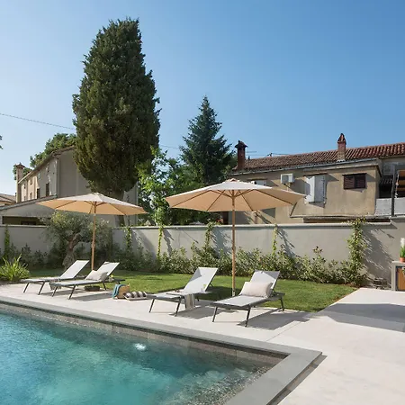 Moderne Mit Grossem Privatpool Bei Porec