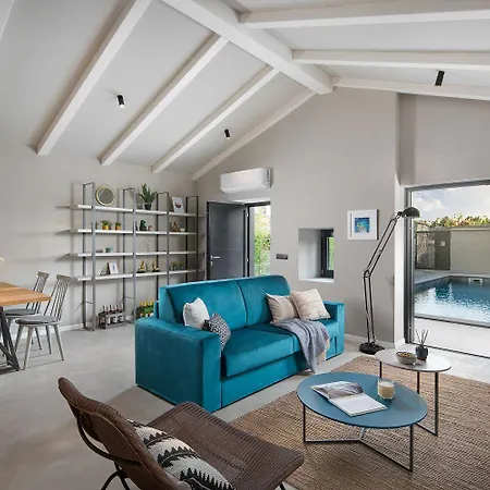 Moderne Mit Grossem Privatpool Bei Porec Radmani