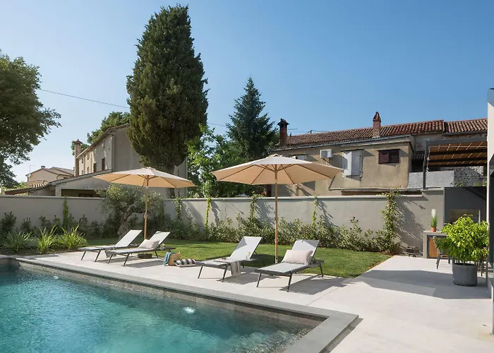 Moderne Mit Grossem Privatpool Bei Porec