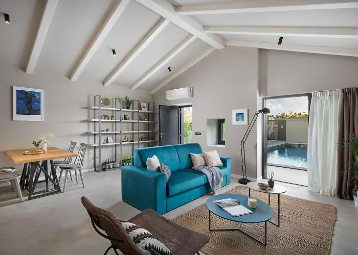 Moderne Mit Grossem Privatpool Bei Porec Radmani